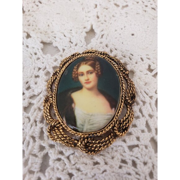 Oval Large Cameo Art Brooch Porcelain Early Modern Period Brooch - Picture 1 of 10